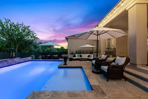 a view of a tennis court