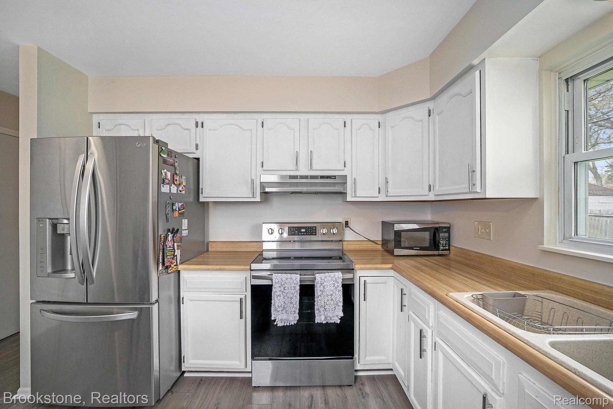 4108 Kent Road Royal Oak, MI 48073 - Photo 12 of 26 017A8000.jpg