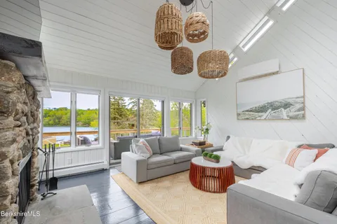 $1,595,000 | 10 Buckingham Lane, Monterey, MA 01245