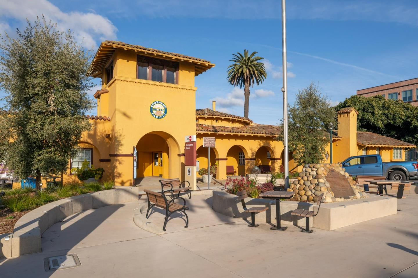 344 Occidental Avenue Burlingame, CA 94010 - Photo 25 of 27 a view of a outdoor space with furniture