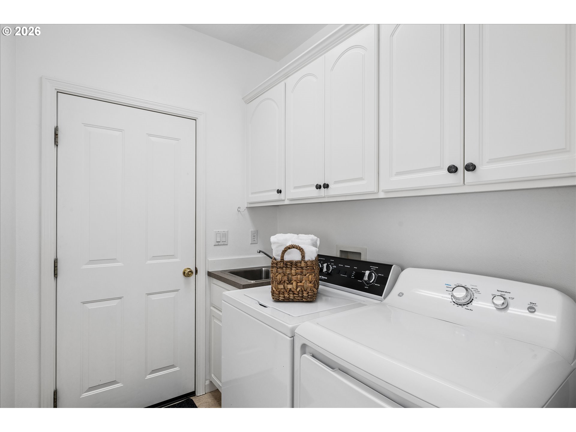 3461 Merryvale Road Eugene, OR 97404 - Photo 34 of 47 Laundry