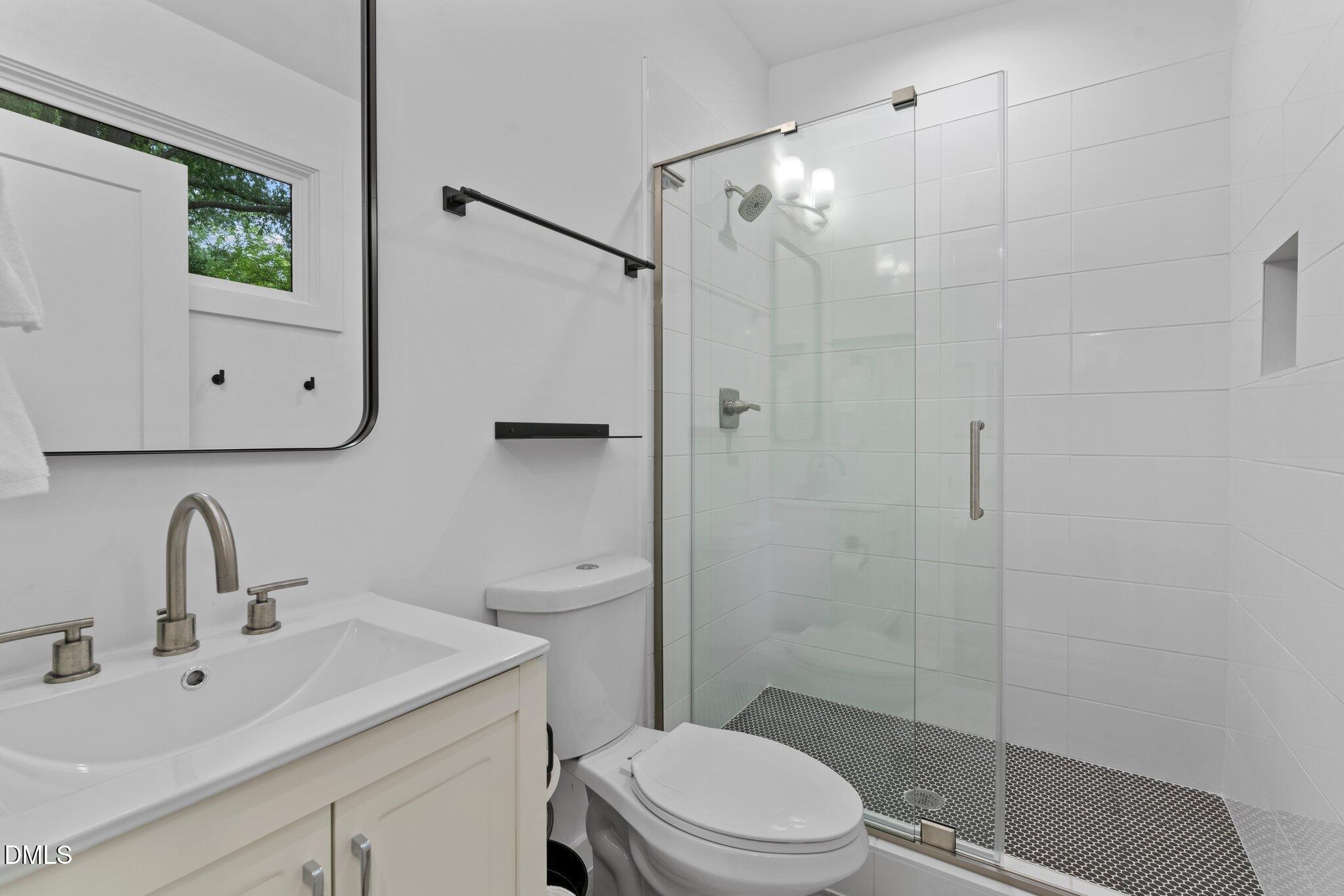 1023 Holmes Street Raleigh, NC 27601 - Photo 21 of 41 30-web-or-mls-DSC_1011