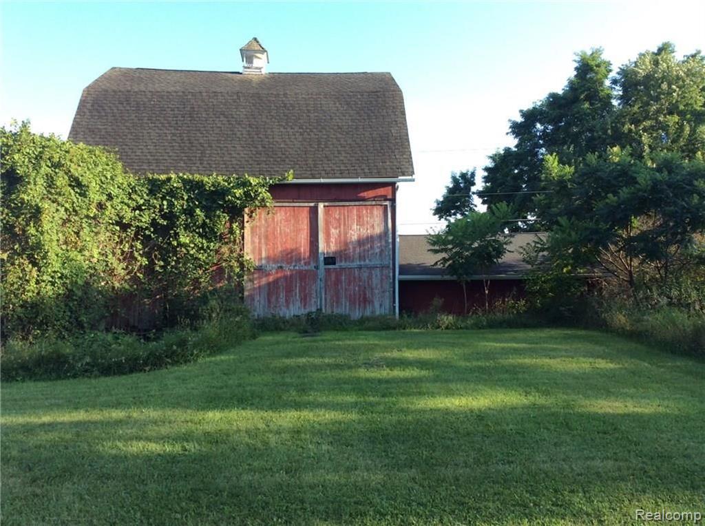 13883 Rattalee Lake Road Davisburg, MI 48350 - Photo 2 of 8