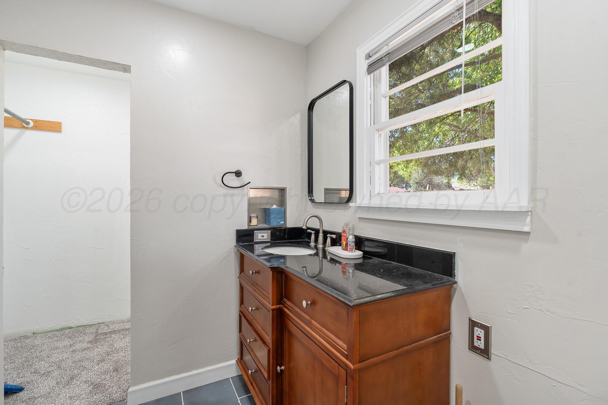 700 West Cleveland Street Dimmitt, TX 79027 - Photo 22 of 40 a sink and a mirror