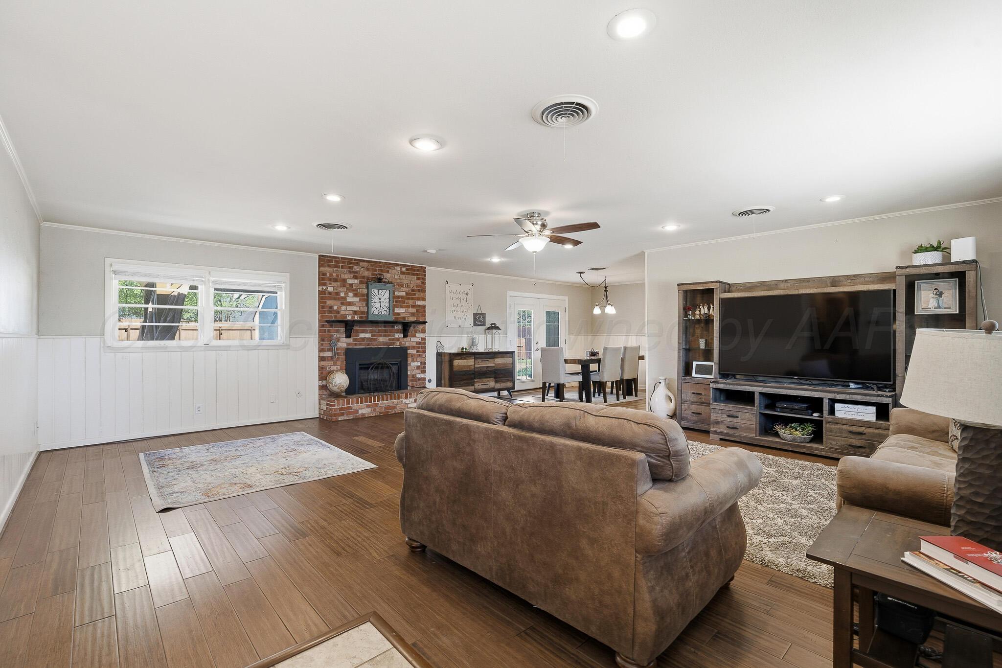 700 West Cleveland Street Dimmitt, TX 79027 - Photo 4 of 40 a living room with furniture and a flat screen tv