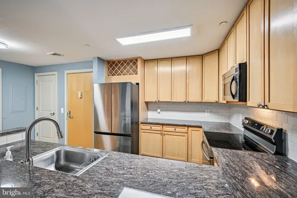 $259,900 | 111 South 15th Street, Unit 2008, Philadelphia, PA 19102