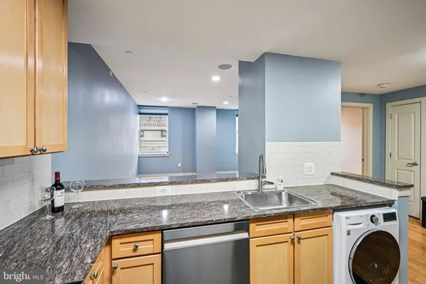 $259,900 | 111 South 15th Street, Unit 2008, Philadelphia, PA 19102