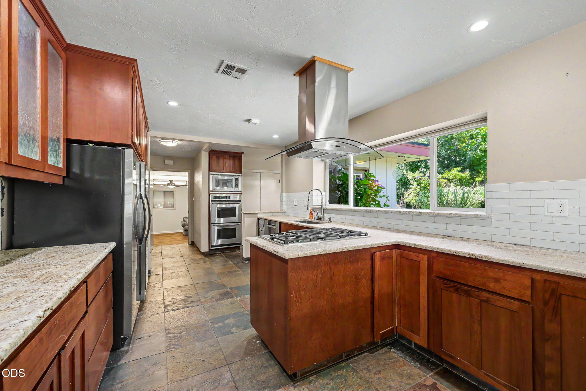 2639 Hillcrest Road Medford, OR 97504 - Photo 6 of 44