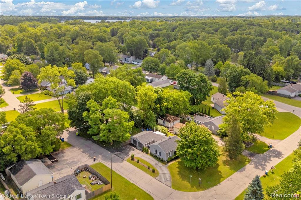 355 Rivard Boulevard Waterford, MI 48327 - Photo 39 of 43