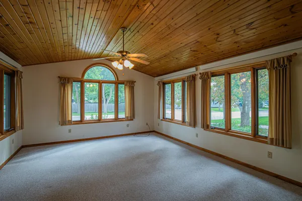 $229,000 | 301 East Depue Avenue, Olivia, MN 56277