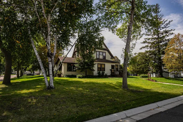 $229,000 | 301 East Depue Avenue, Olivia, MN 56277