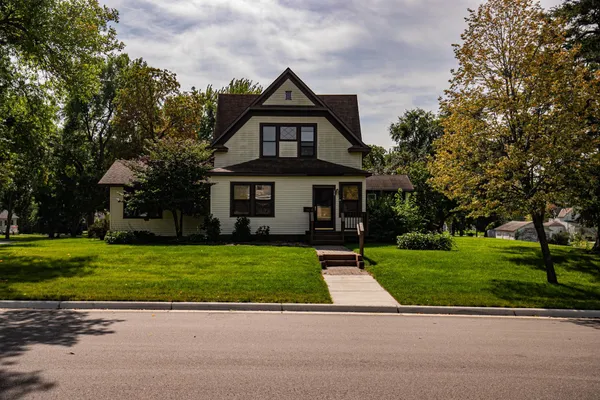 $229,000 | 301 East Depue Avenue, Olivia, MN 56277