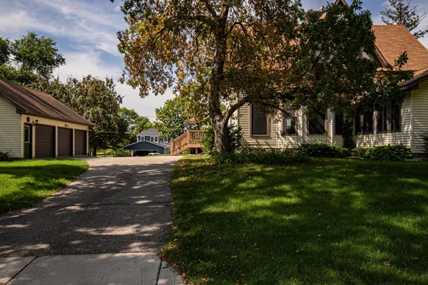 $229,000 | 301 East Depue Avenue, Olivia, MN 56277