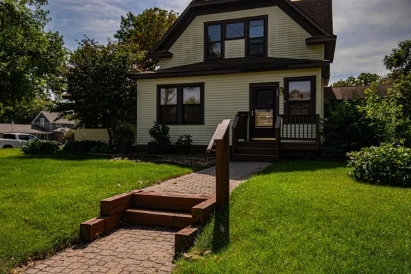 $229,000 | 301 East Depue Avenue, Olivia, MN 56277