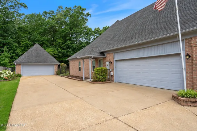 $415,000 | 6375 Darren Drive, Olive Branch, MS 38654