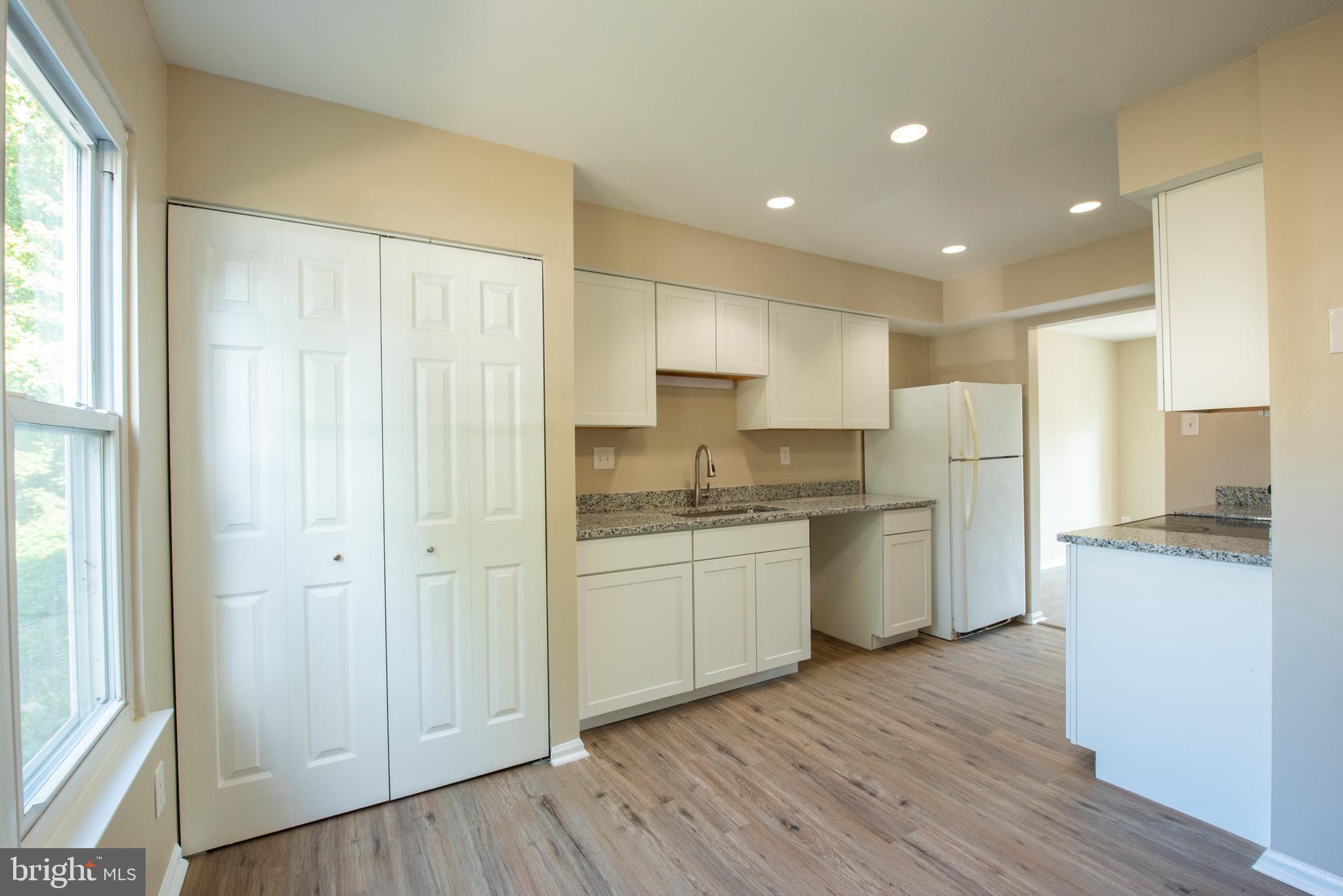 13004 Country Ridge Drive Germantown, MD 20874 - Photo 9 of 25 eat in kitchen