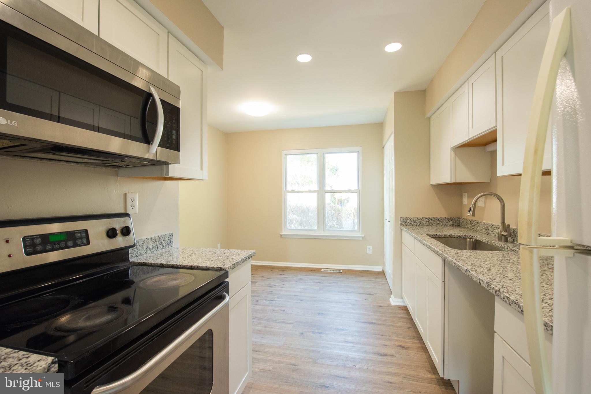 13004 Country Ridge Drive Germantown, MD 20874 - Photo 10 of 25 eat in kitchen
