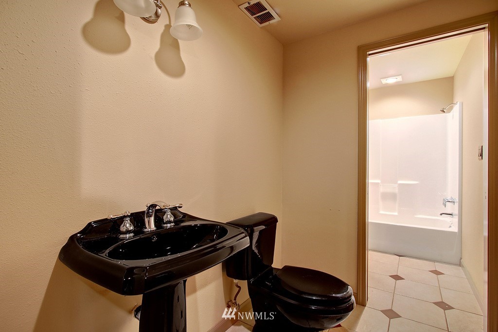 420 Rockefeller Avenue Everett, WA 98201 - Photo 17 of 25 Gallery Image 17