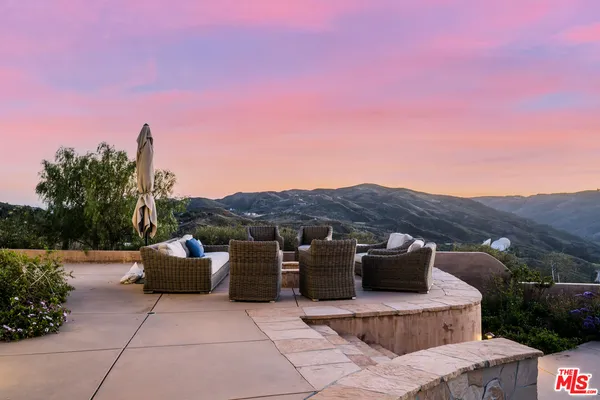 a view of outdoor space with city view