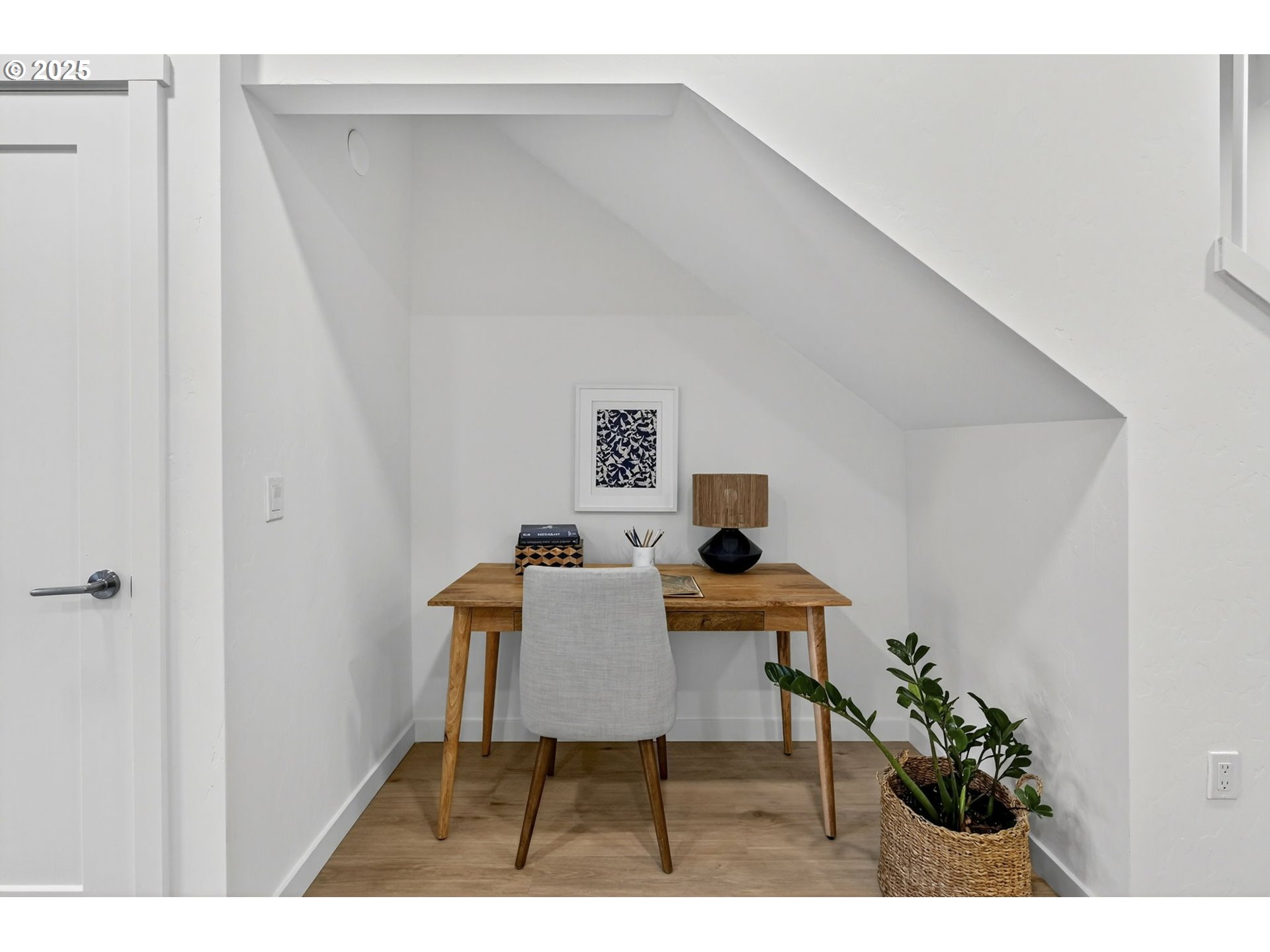 7248 Northeast Going Street Portland, OR 97218 - Photo 13 of 31 a workspace with furniture and a table