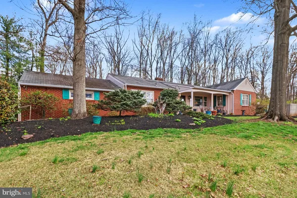 a view of a house with a yard and plants