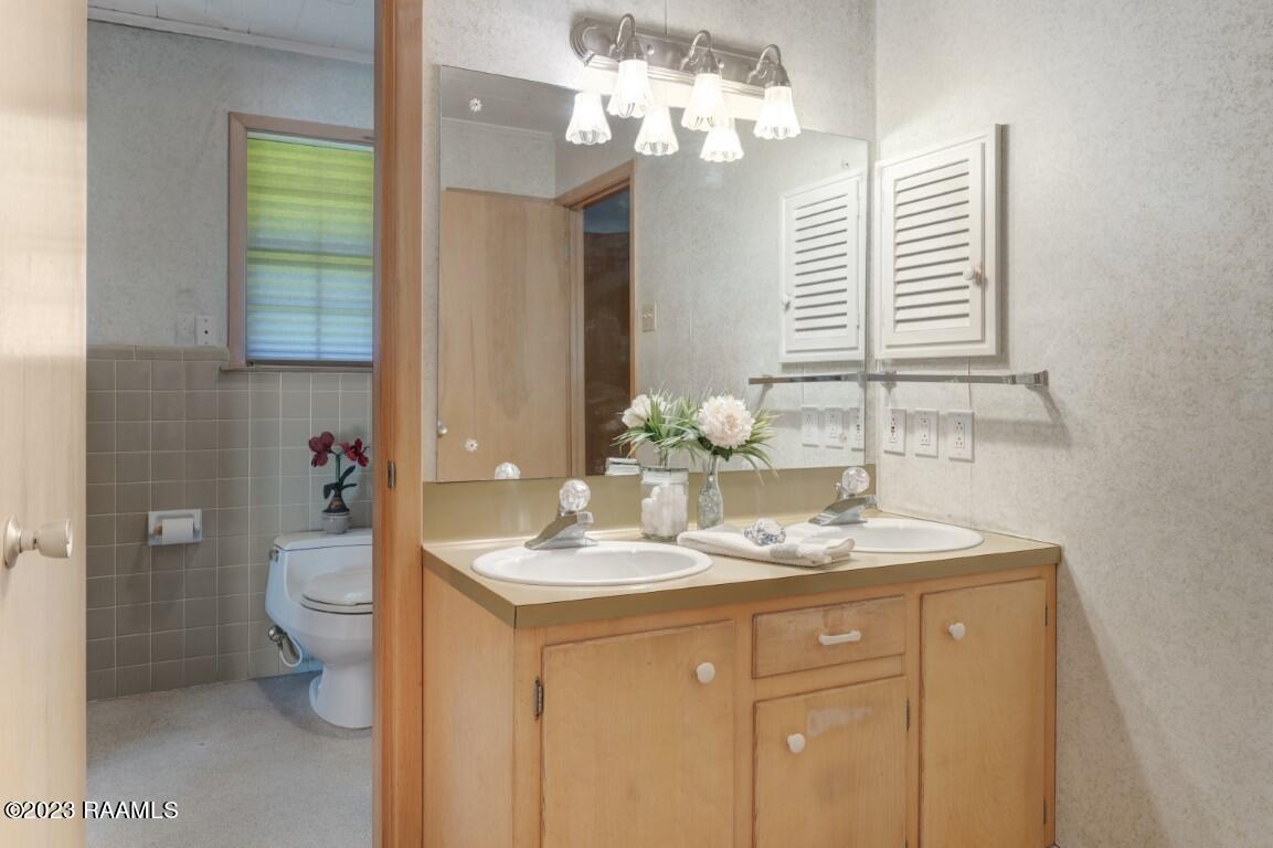 115 River Road Lafayette, LA 70501 - Photo 25 of 46 Primary Bathroom