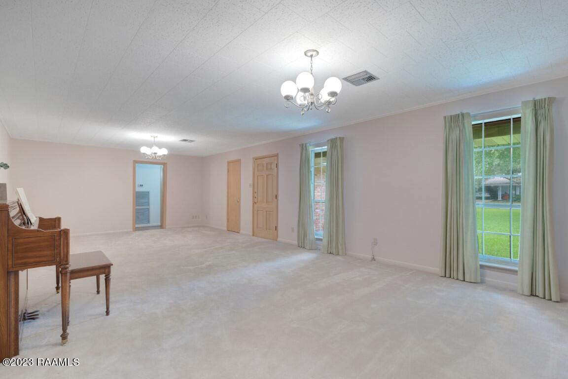 115 River Road Lafayette, LA 70501 - Photo 7 of 46 Living Room/Dining Room