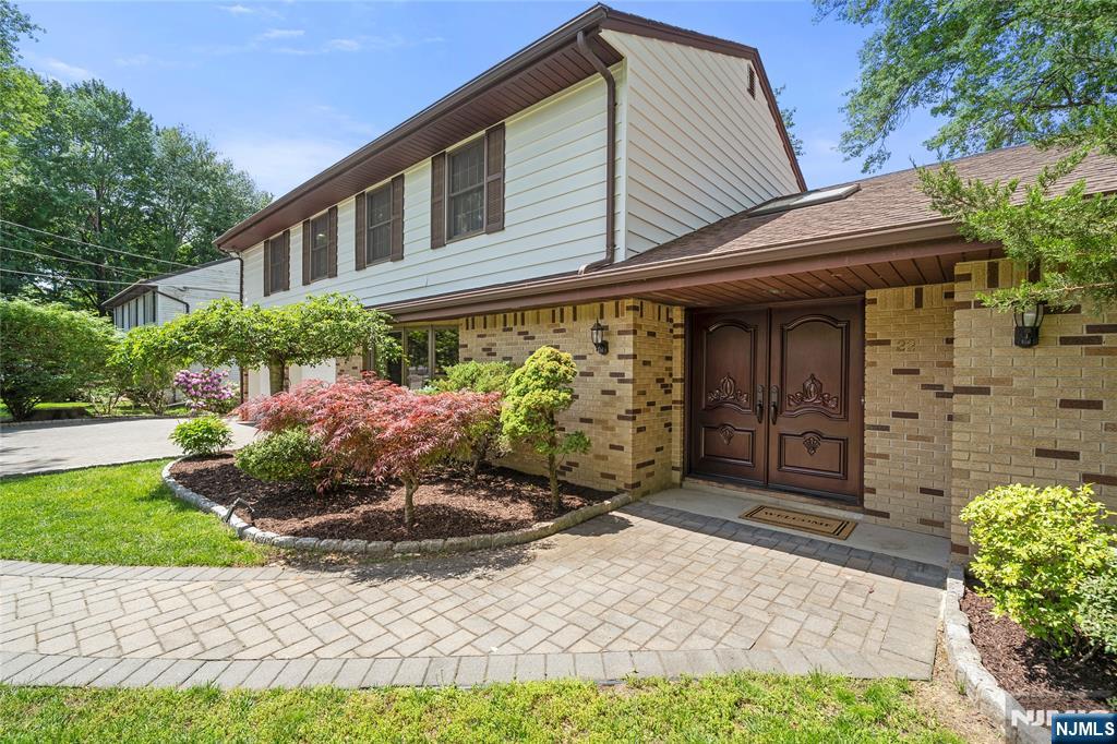 22 Kendrick Street Paramus, NJ 07652 - Photo 4 of 36