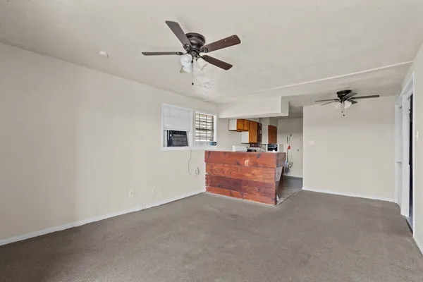 a room with ceiling fan and a ceiling fan