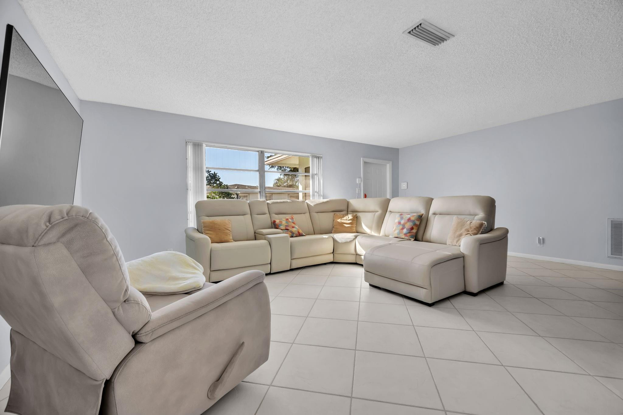 1705 Northwest 69th Terrace Margate, FL 33063 - Photo 7 of 38 Photo 7