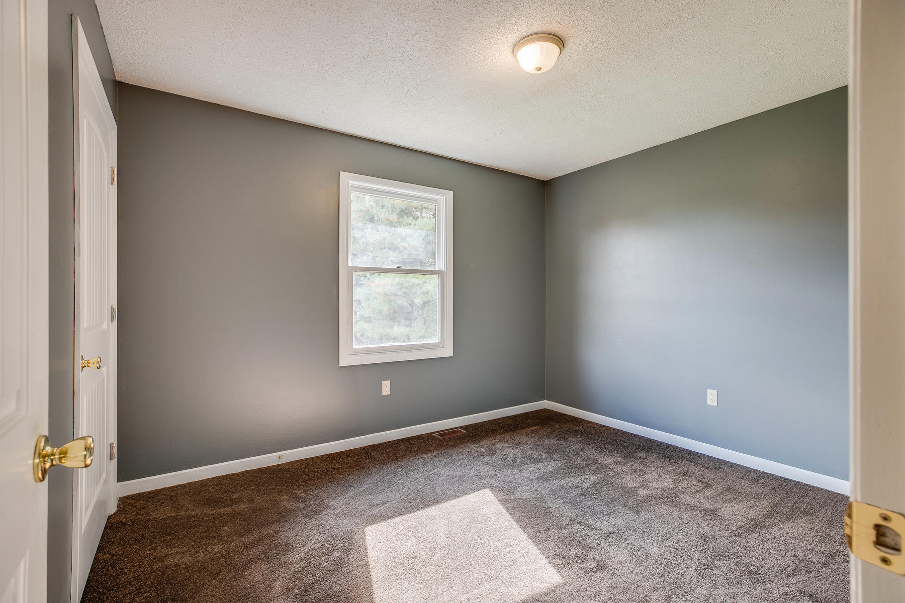 337 Browders Chapel Road Hiltons, VA 24258 - Photo 20 of 45 018