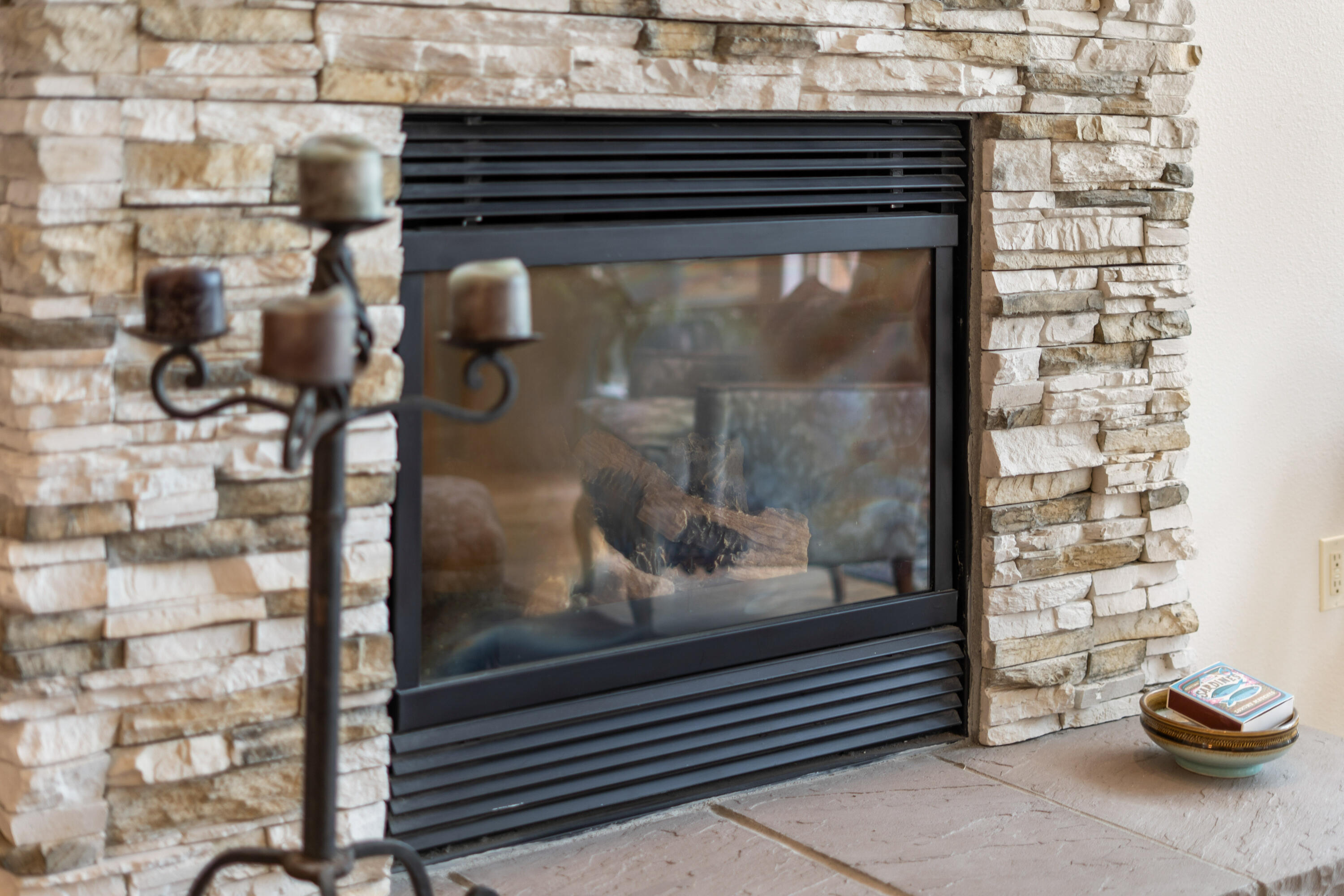 1302 Highland View Loop Redmond, OR 97756 - Photo 15 of 53 Fireplace