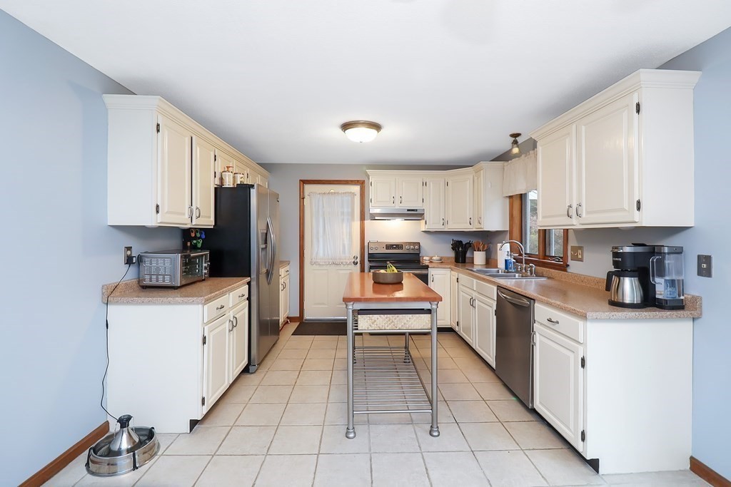 48 Robbins Road Monson, MA 01057 - Photo 5 of 34