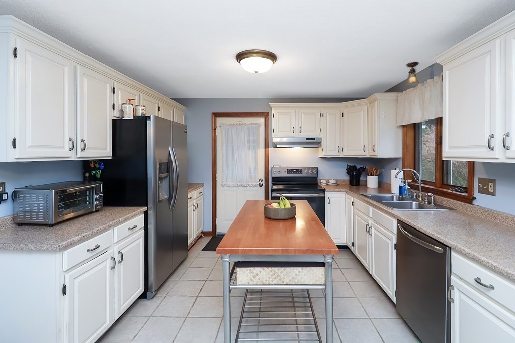 48 Robbins Road Monson, MA 01057 - Photo 6 of 34