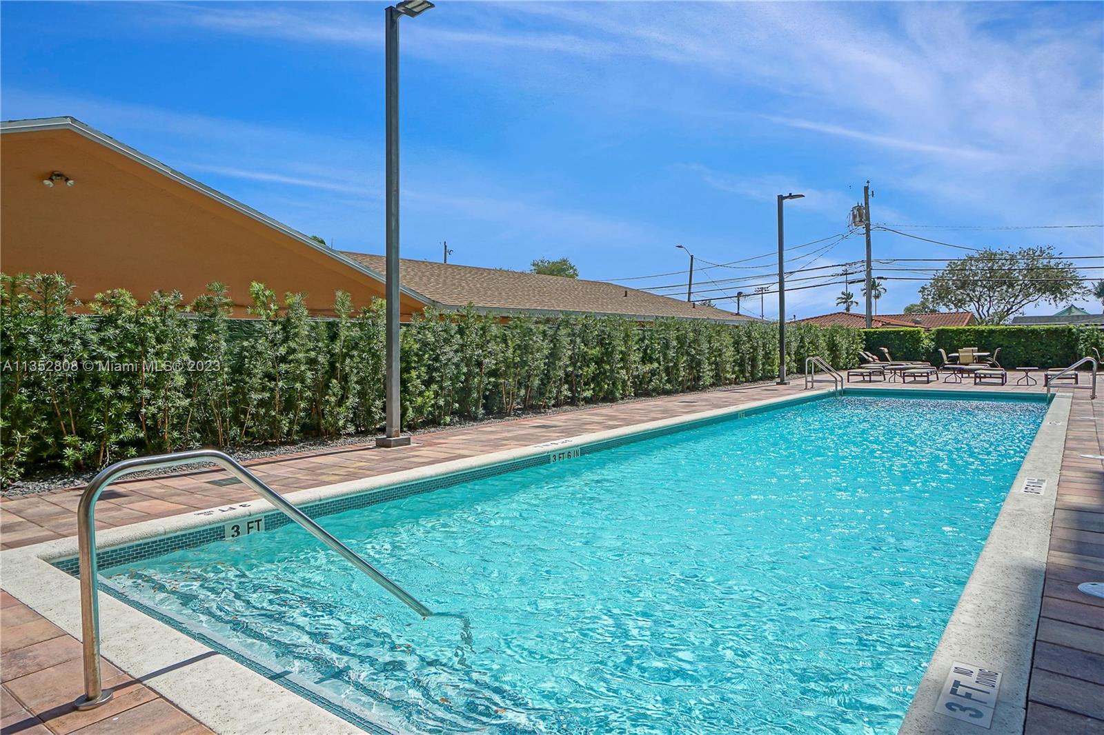 2665 Southwest 37th Avenue, Unit 914 Miami, FL 33133 - Photo 23 of 30 a view of a tennis court