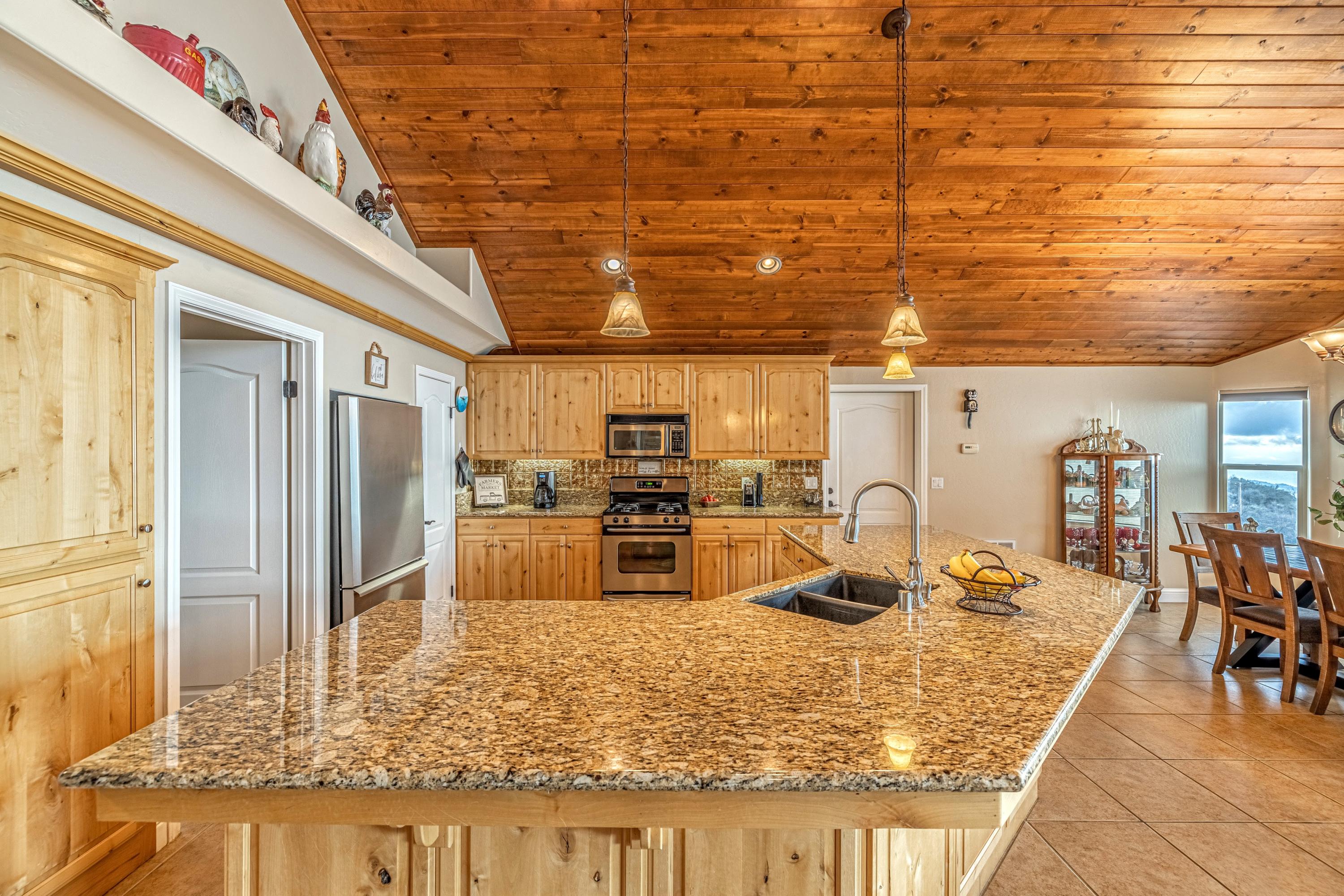 23701 El Rancho Drive Tehachapi, CA 93561 - Photo 12 of 29 JMY_6666-HDR
