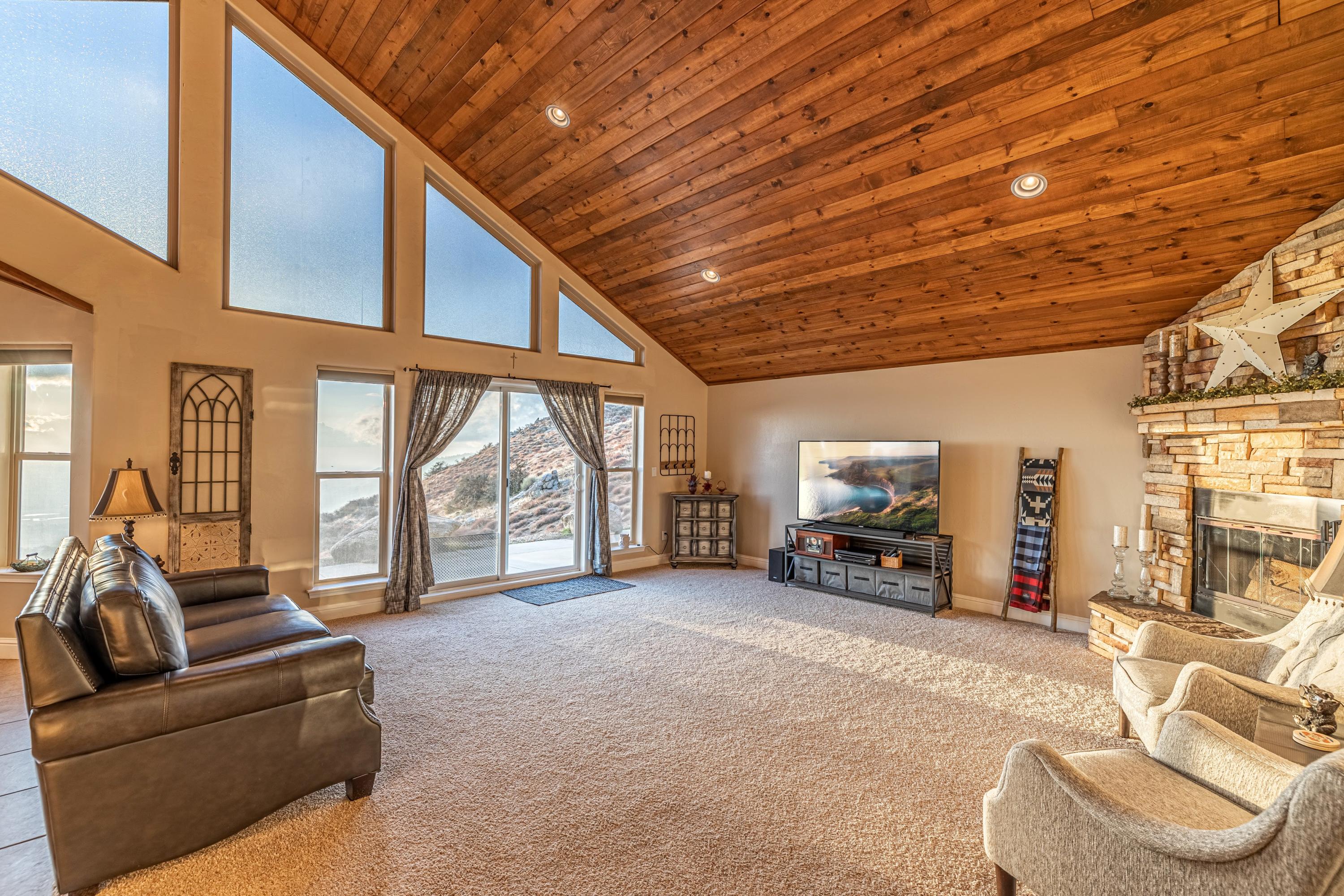 23701 El Rancho Drive Tehachapi, CA 93561 - Photo 6 of 29 JMY_6768-HDR-Edit