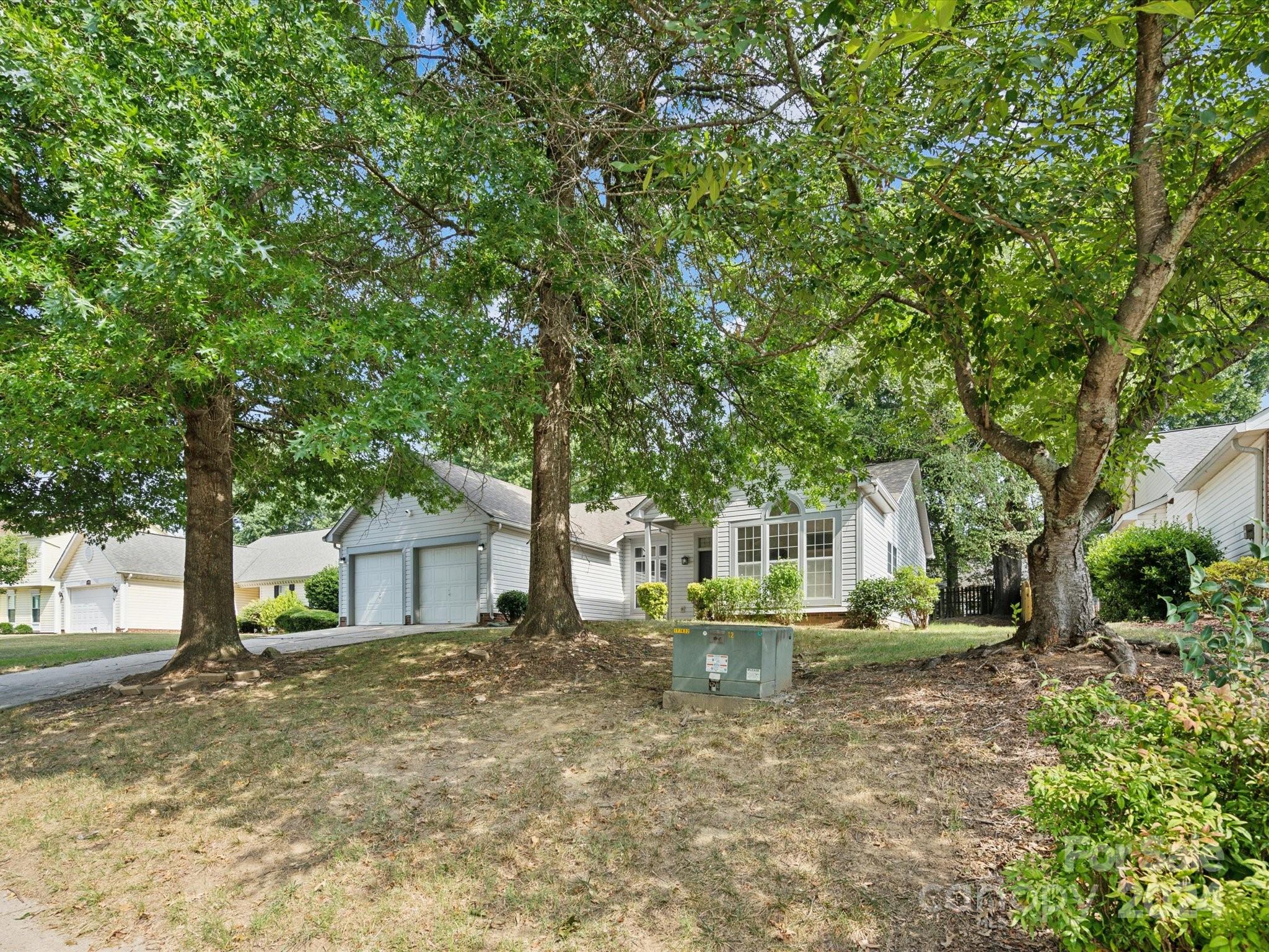 5515 Haybridge Road Charlotte, NC 28269 - Photo 4 of 45 Gallery Image 4