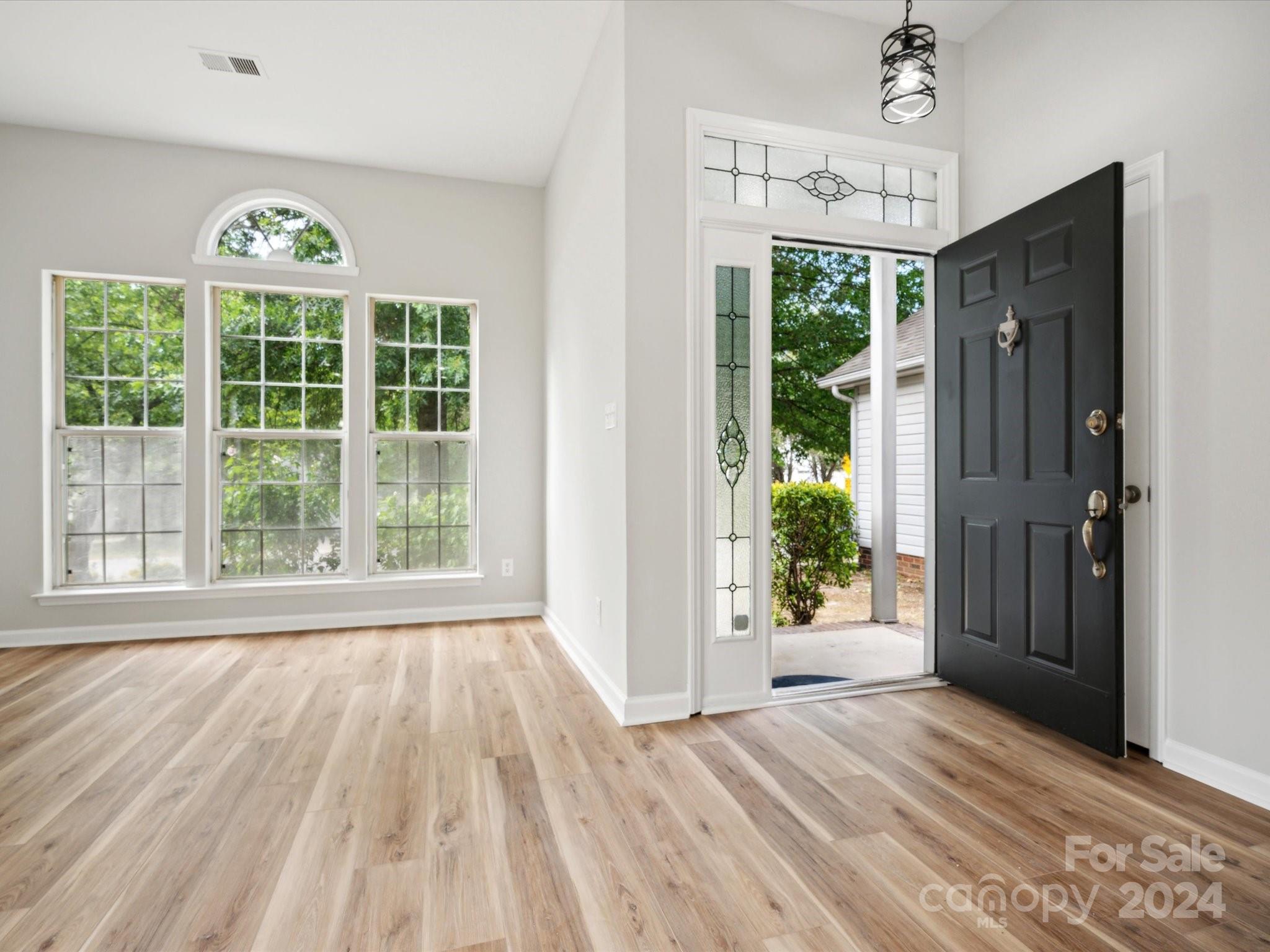 5515 Haybridge Road Charlotte, NC 28269 - Photo 7 of 45 Gallery Image 7