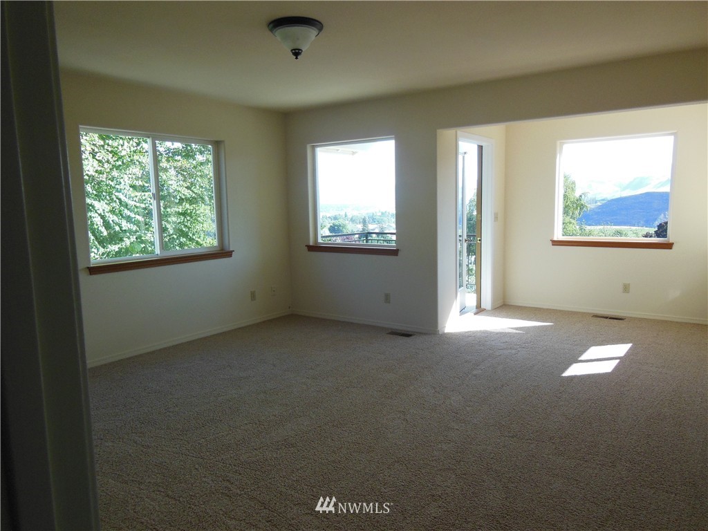 3419 Crestview Road Wenatchee, WA 98801 - Photo 11 of 25 Gallery Image 11