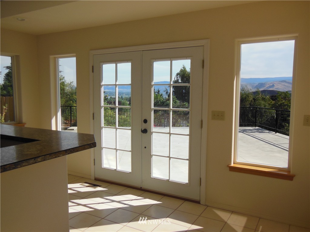3419 Crestview Road Wenatchee, WA 98801 - Photo 8 of 25 Gallery Image 8