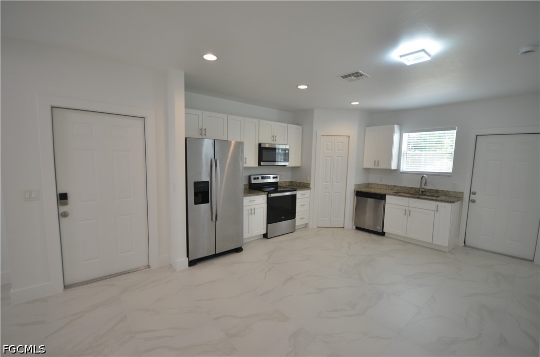 2197 Davis Court Fort Myers, FL 33916 - Photo 11 of 16