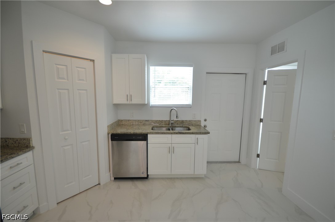2197 Davis Court Fort Myers, FL 33916 - Photo 13 of 16