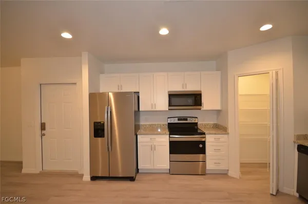 $2,450 | 2197 Davis Court, Fort Myers, FL 33916