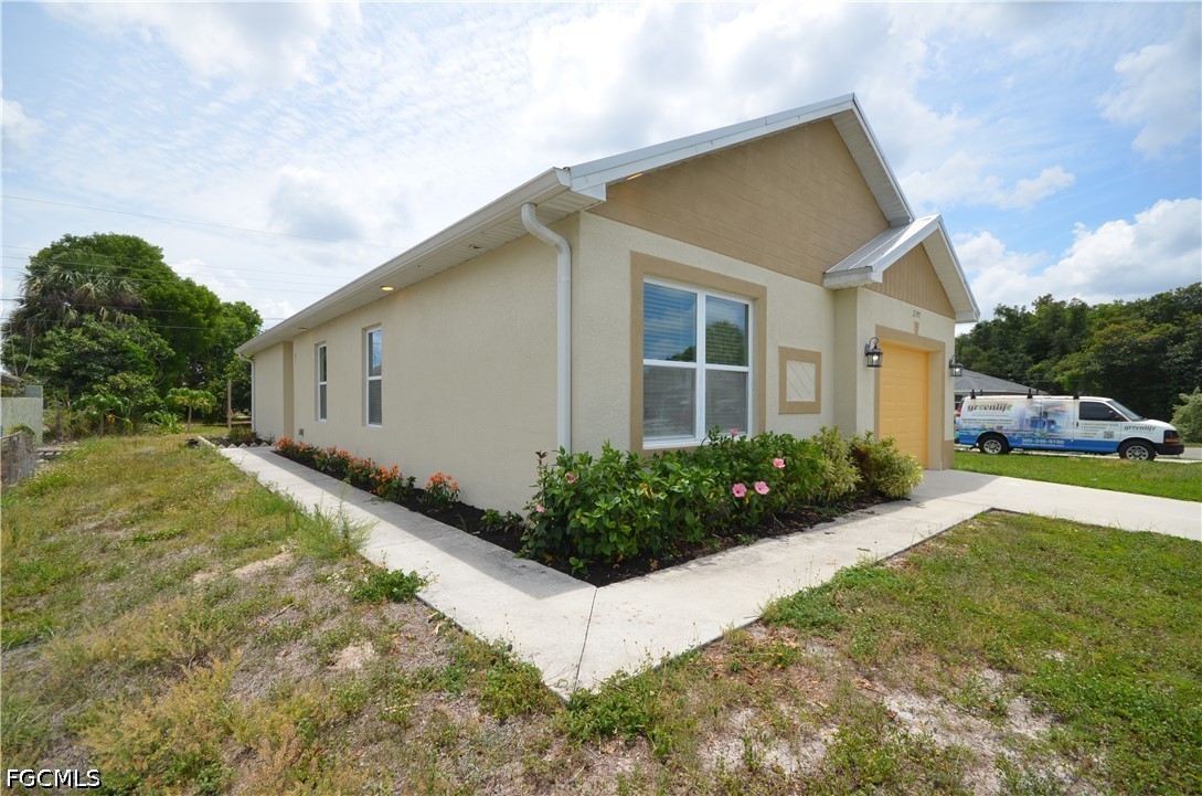 2197 Davis Court Fort Myers, FL 33916 - Photo 4 of 16