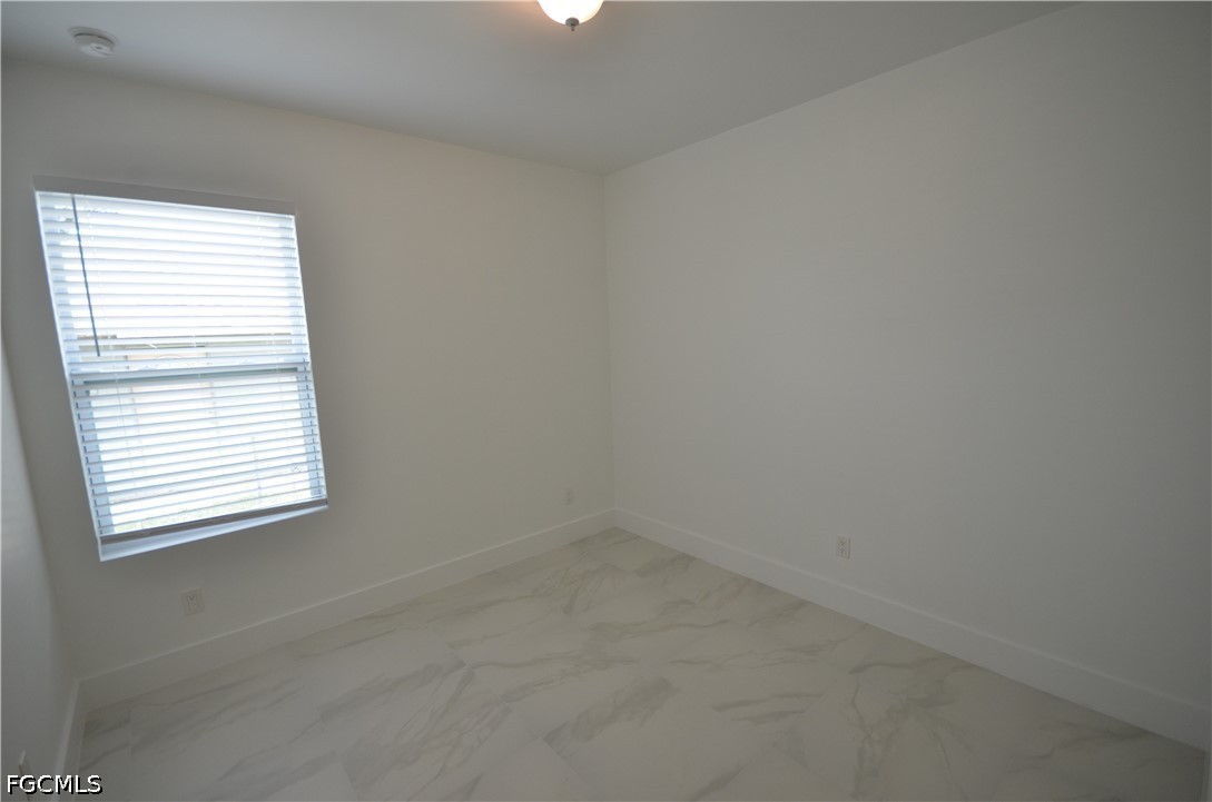 2197 Davis Court Fort Myers, FL 33916 - Photo 5 of 16