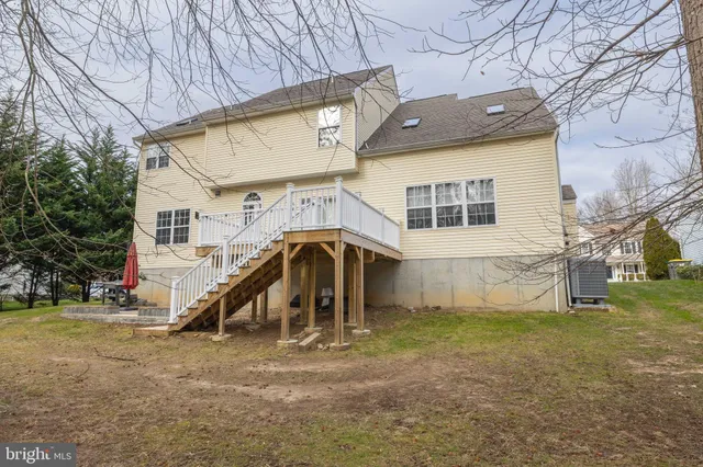 a house view with a outdoor space