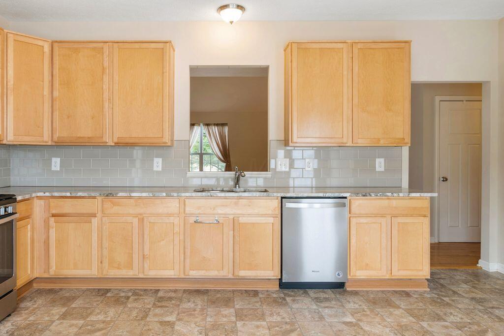 5735 Nadler Road Dublin, OH 43016 - Photo 15 of 48 Kitchen