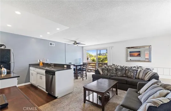 $2,995,000 | 3206 West Balboa Boulevard, Newport Beach, CA 92663