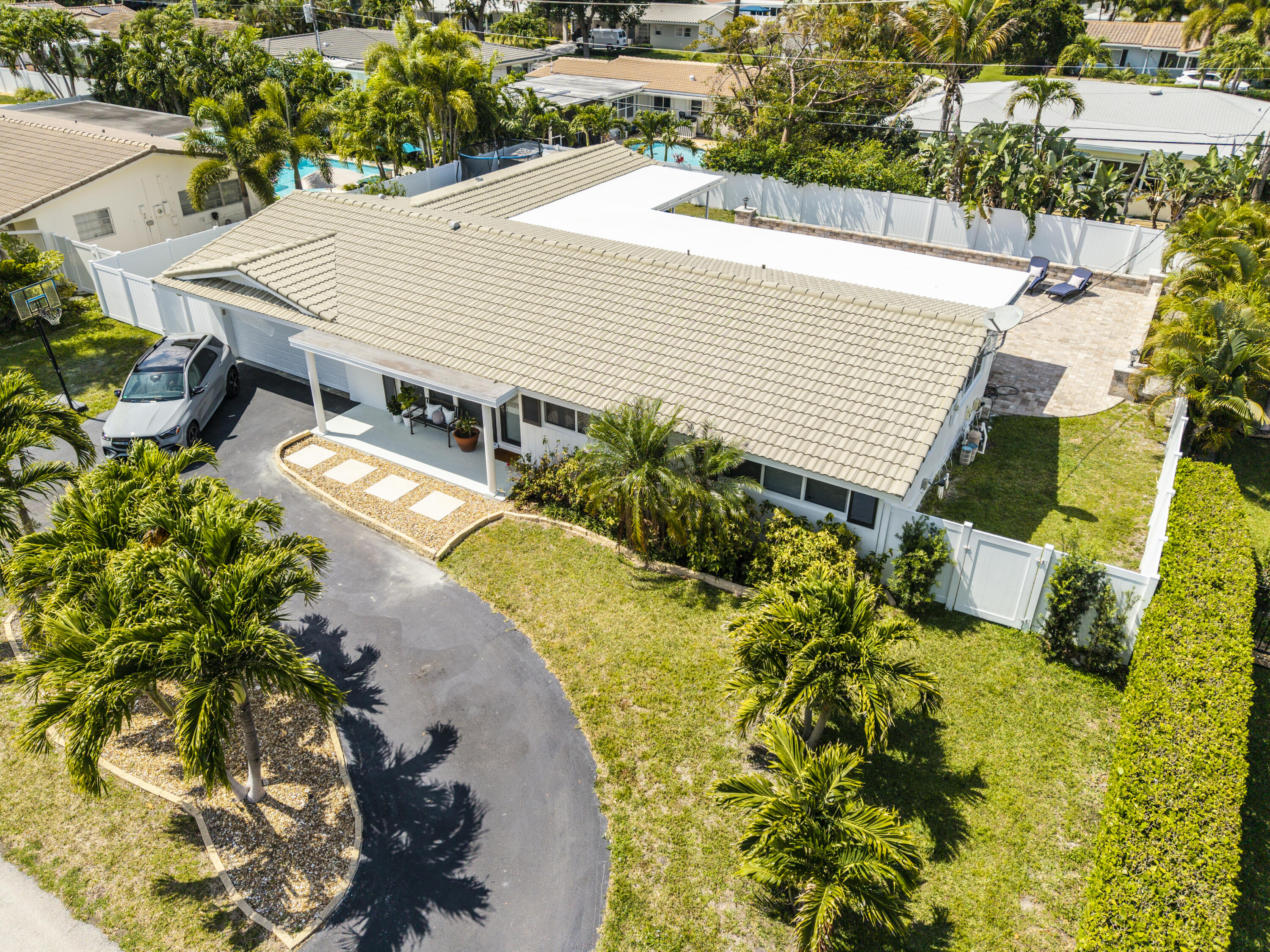 2231 Northeast 34th Street Lighthouse Point, FL 33064 - Photo 27 of 34 DJI_20260430151057_0128_D